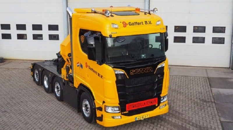 тягач Scania с надстройкой КМУ